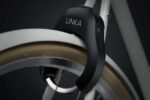 Vue rapprochée du Linka Smart Lock installé sur une roue de vélo