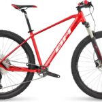 Vélo BH Spike 1.0 rouge avec fourche suspendue et pneus XC