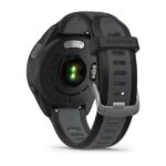Vue rapprochée de l’écran AMOLED Garmin Forerunner 165 Music