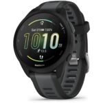 Garmin Forerunner 165 affichant des données de course à pied