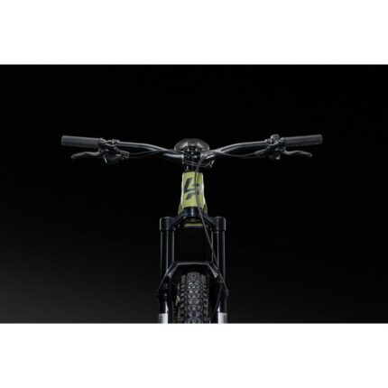 Lapierre Overvolt AM 5.8 tout-suspendu utilisé sur sentier technique