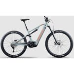 Lapierre Overvolt TR 7.8 tout-suspendu utilisé sur sentier technique