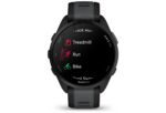 Montre Garmin Forerunner 165 noire avec écran AMOLED vue de face