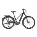 Moustache Samedi 27 Xroad bleu profond utilisé sur chemin forestier