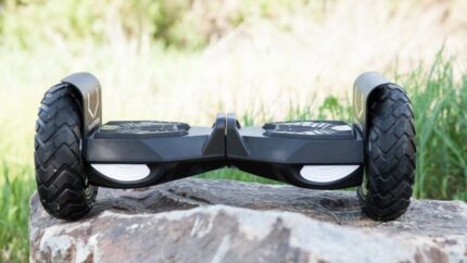 Hoverboard Swagtron T6 noir tout-terrain vu de face