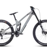Cube Two15 HPC SLX 29 gris noir conçu pour bike park et compétition
