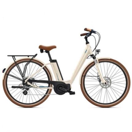 Vélo électrique O2feel iVog City Up 4.1 utilisé en environnement urbain